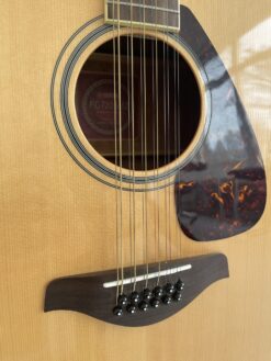 Gitara akustyczna 12-stostrunowa firmy Yamaha