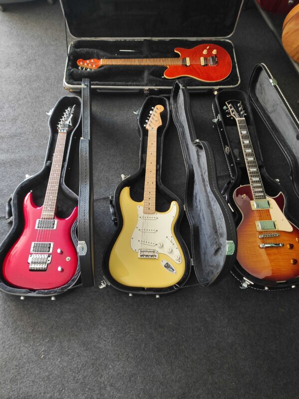 Zdjęcie gitar: Ibanez JS100, Fender Stratocaster, Sire Larry Carlton L7 oraz Music Man Axis Super Sport